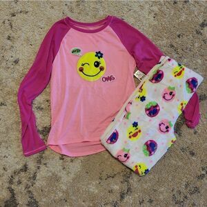NWT Girls smiley face knit pajama set